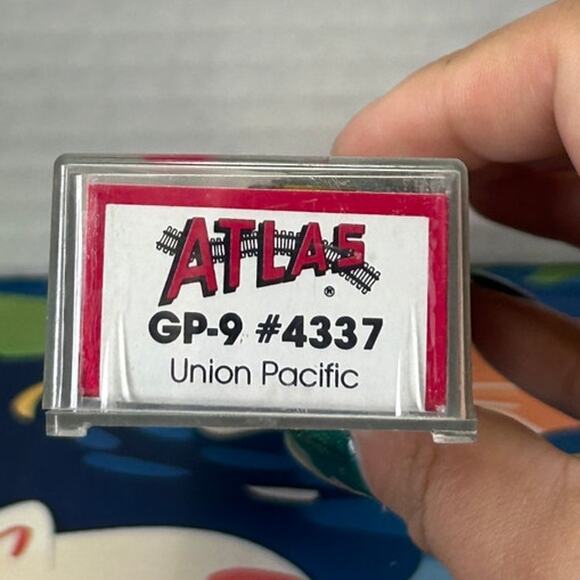 ATLAS N SCALE LOCOMOTIVE #298 GP-9 #4337 UNION PACIFIC - Picture 8 of 11